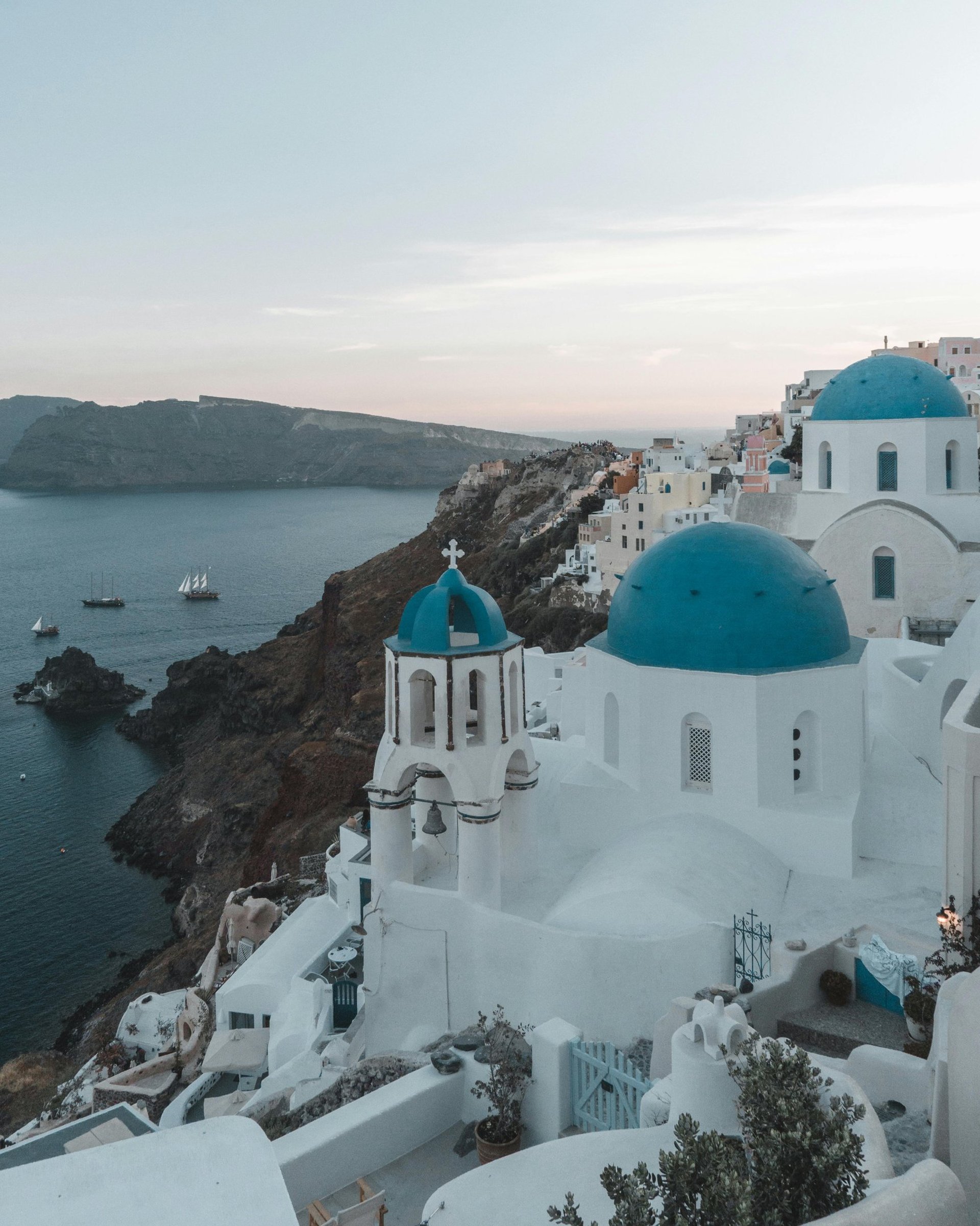 Cúpulas azules y casas blancas de Santorini